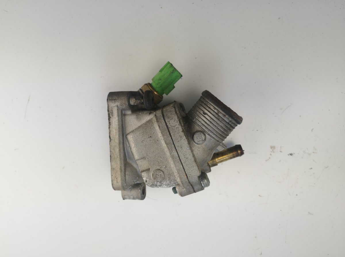 Volvo S80 Thermostat housing VOLVO S80 I (TS, XY) (1998-2006) Thermostat hou...