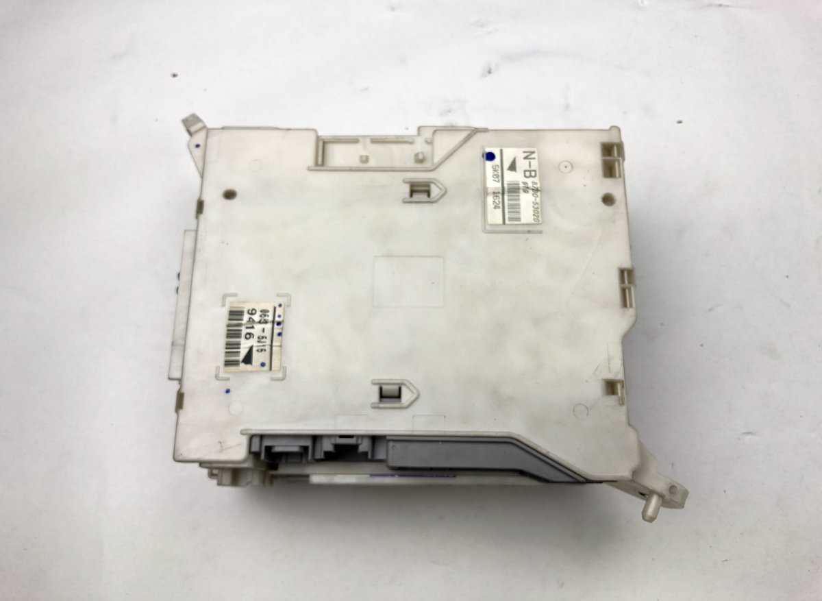 Lexus IS Fuse box LEXUS IS II (XE20) (2005-2013) Fuse box 8273053...
