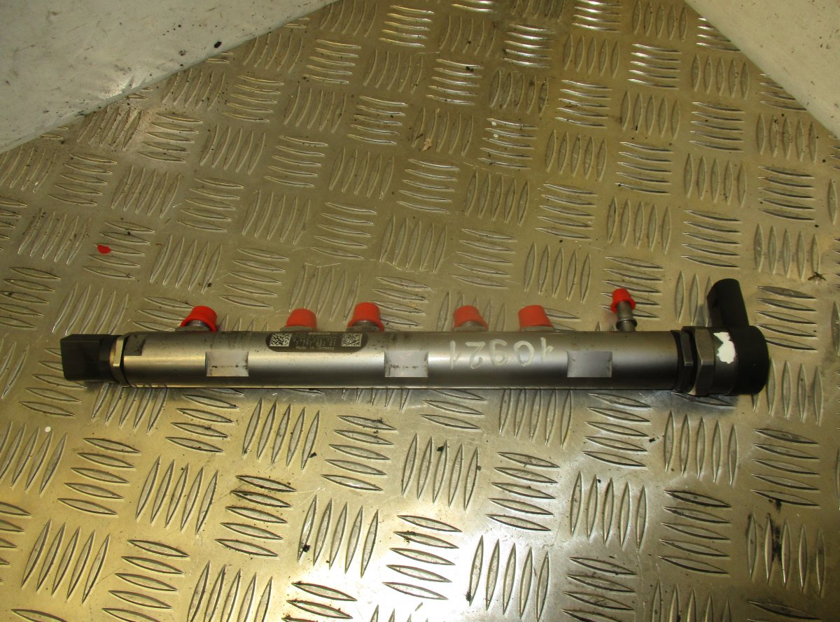 BMW 3 (E46) Fuel Distributor / fuel rail Fuel distributor / fuel rail — BMW 3 (E90, E91,...