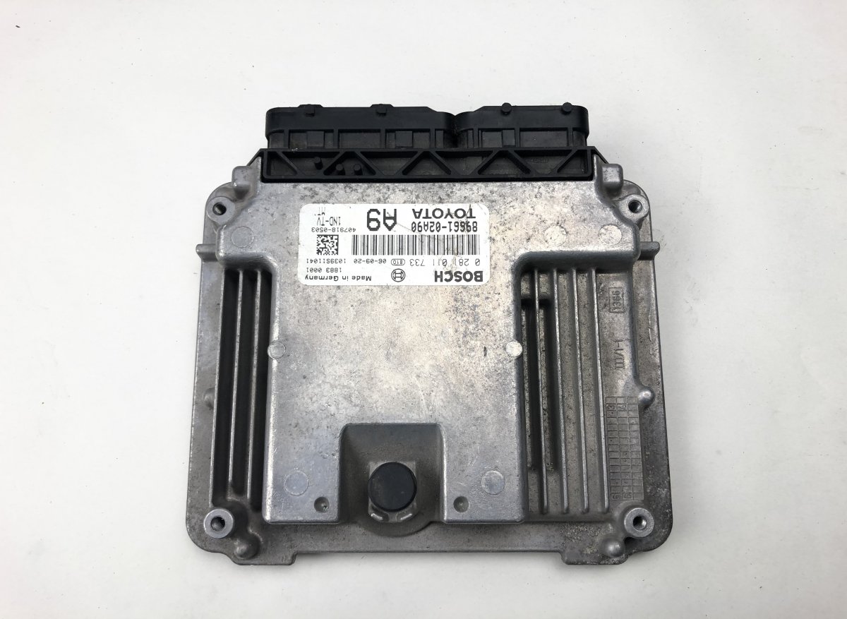 Toyota Corolla Engine control unit (ECU) Engine control unit (ECU) — TOYOTA COROLLA IX (...