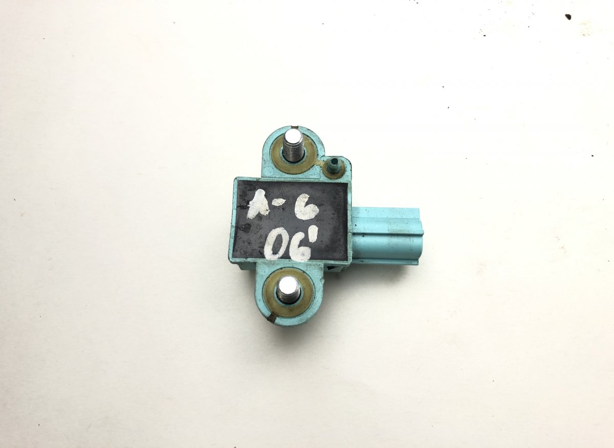 Audi A6 (C6) Airbag crash sensor, right AUDI A6 / A6 ALLROAD (C6, 4F) (2004-2011) Airba...