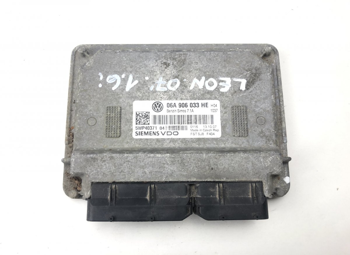 Seat Leon Engine control unit (ECU) Engine control unit (ECU) — SEAT LEON (1P1) (20...