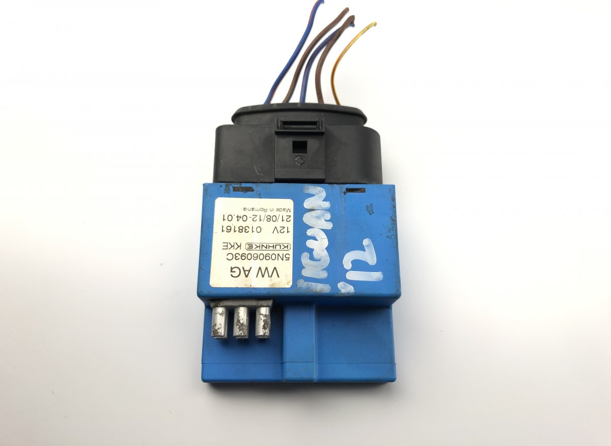 Volkswagen Tiguan Fuel delivery Pump Relay Fuel delivery Pump Relay — VW TIGUAN I (5N) (20...