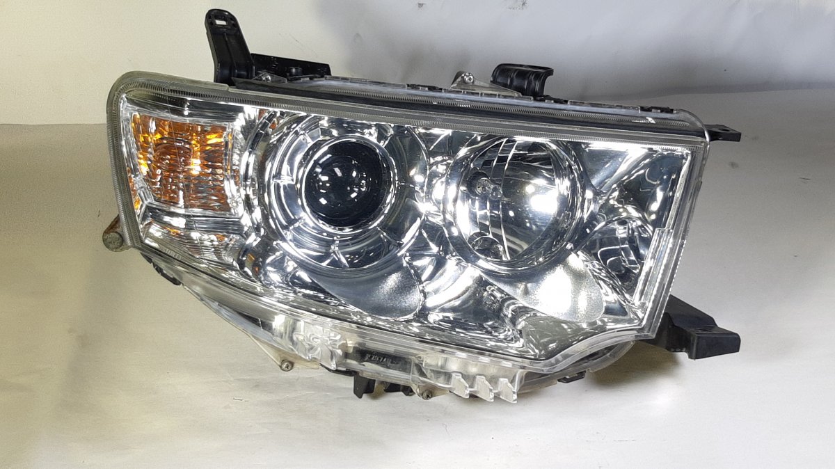Mitsubishi i, MiEV передняя фара (правая) MITSUBISHI L200 IV / TRITON (KA, KB) (2005-2015...