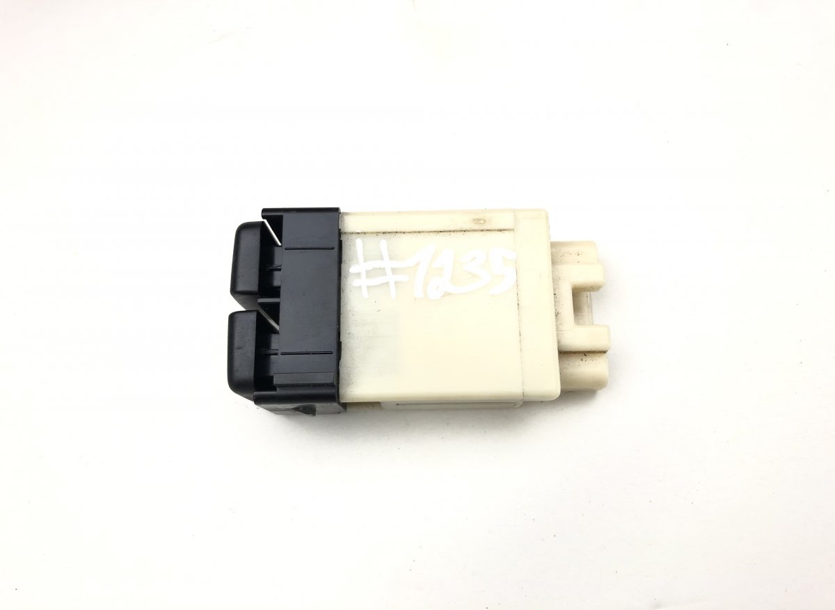 Lexus IS Fuel flap release handle / switch in cabin LEXUS IS II (XE20) (2005-2013) Fuel flap releas...