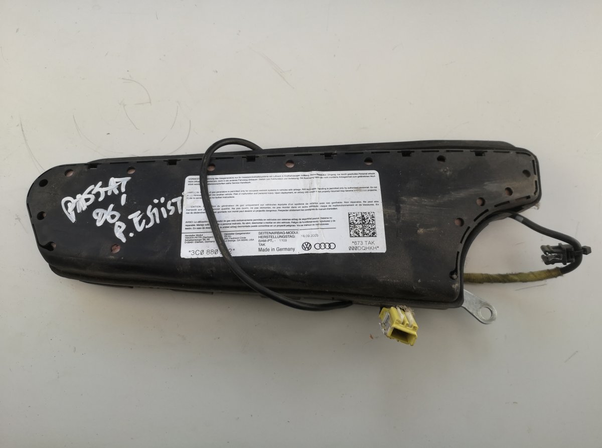 Volkswagen Passat Side seat Airbag Front Right VW PASSAT B5 (3B2) (1996-2000) Side seat Airbag...