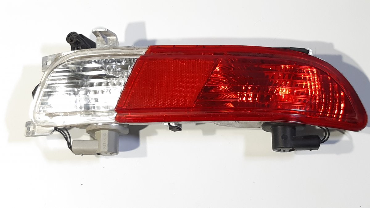 BMW 6 (E63 / E64) Extra light / reflector in rear bumper right BMW 6 (E63, E64) (2004-2010) Extra light / refl...