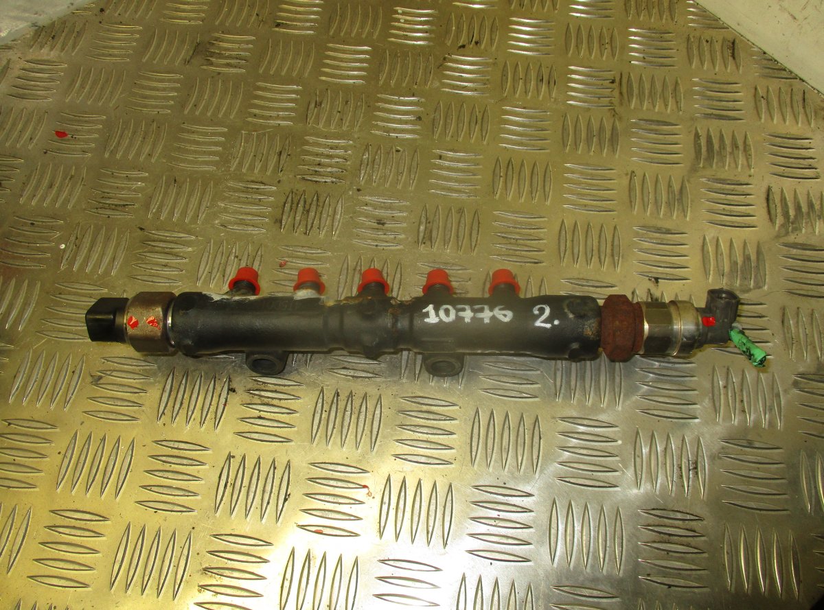 Toyota Avensis (T25) Fuel Distributor / fuel rail TOYOTA AVENSIS (T250) (2003-2008) Fuel Distribu...