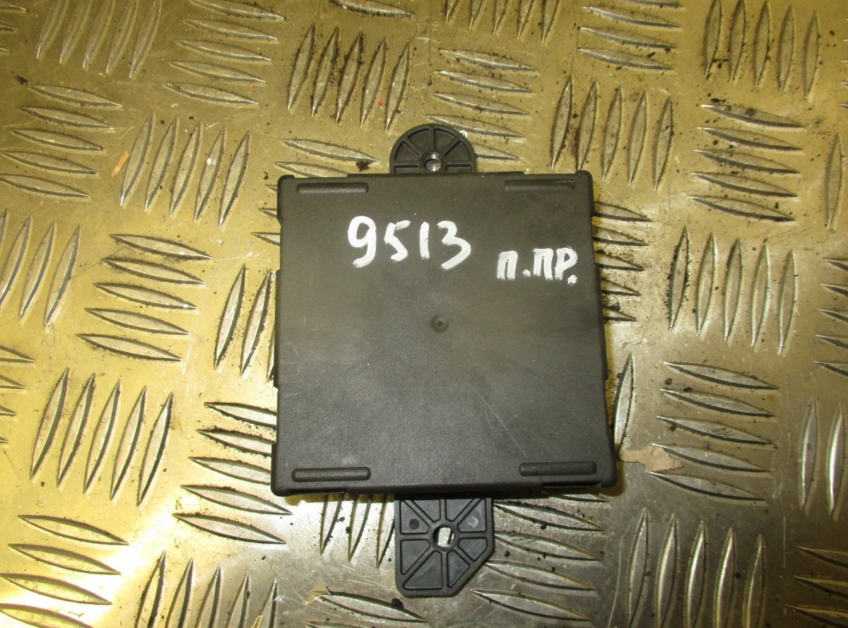Chrysler Grand Voyager / Town & Country Front right door control unit Front right door control unit — CHRYSLER VOYAGE...