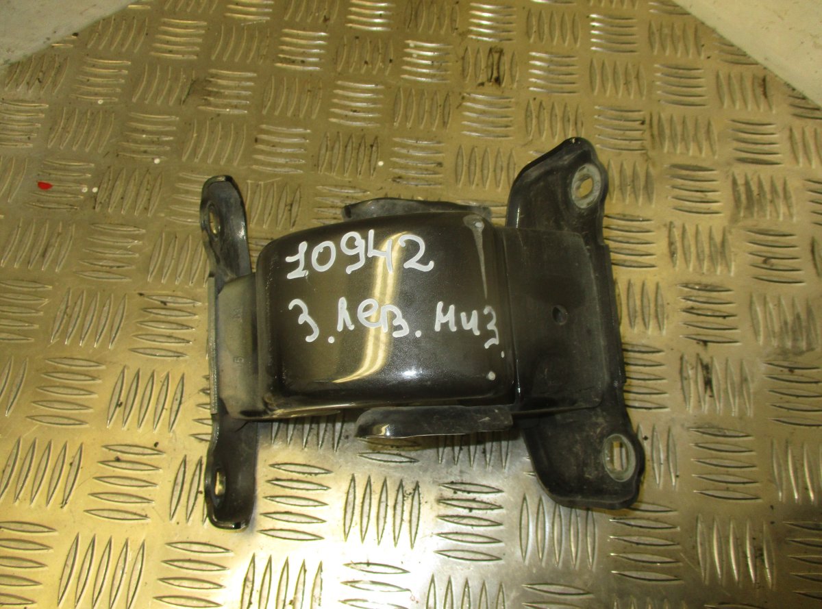 Renault Trafic Rear Panel Door hinge lower left Rear Panel Door hinge lower left — RENAULT TRAF...