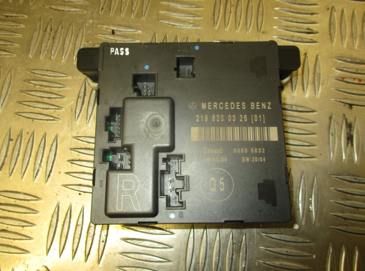 Mercedes-Benz CLS (C219) Door control unit rear right MERCEDES-BENZ CLS (C219) (2004-2010) Door contr...