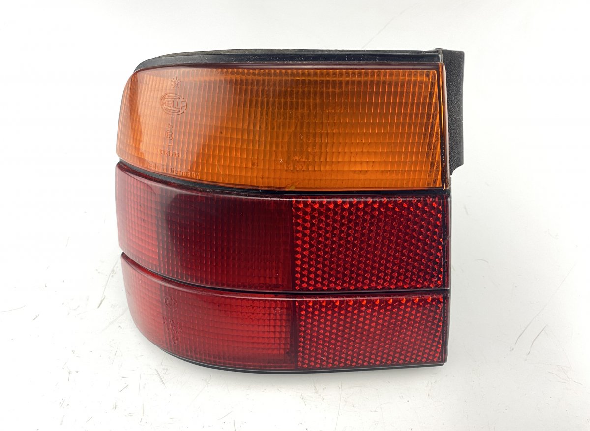 BMW 5 (E34) tail light left BMW 5 (E34) (1987-1997) Tail light left

Genera...