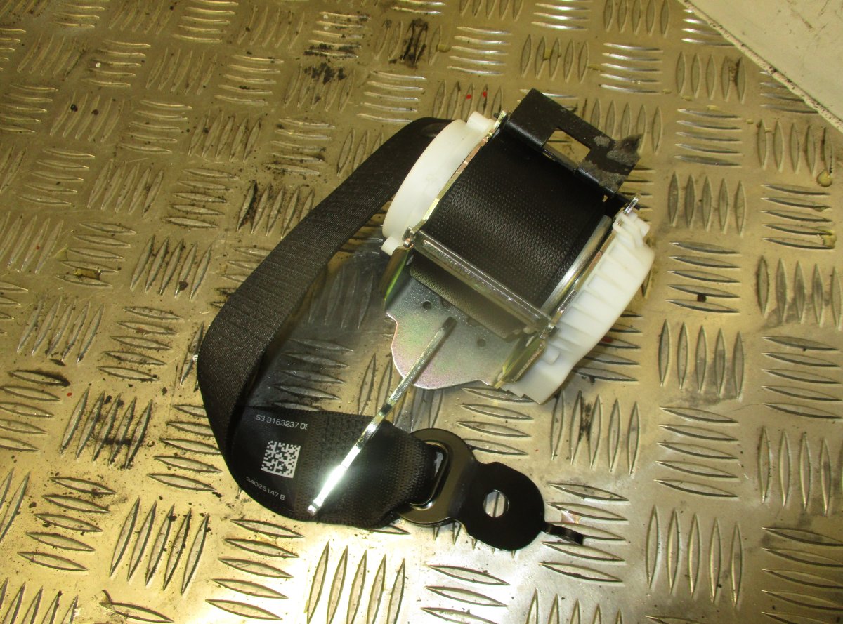BMW 5 (F10 / F11) Seat Belt Rear Left