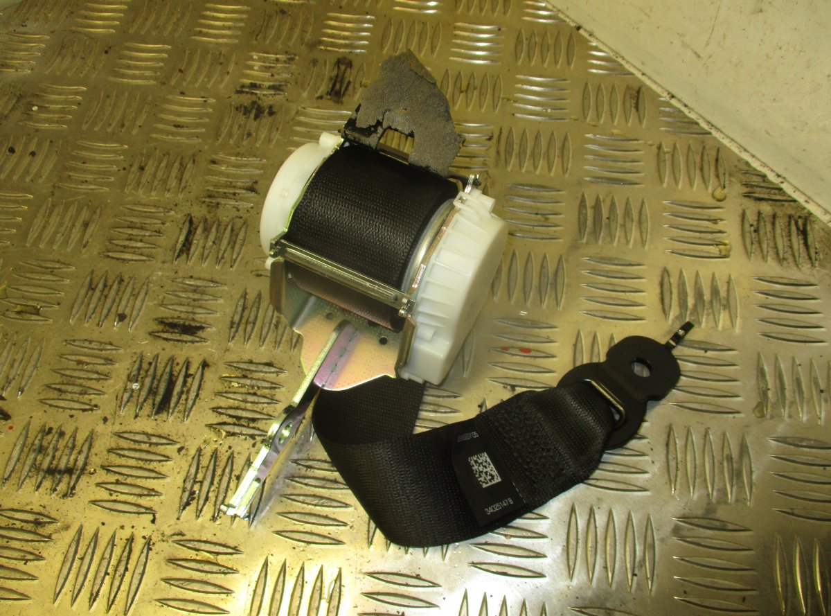 BMW 5 (F10 / F11) Seat belt — rear right Seat belt — rear right — BMW 5 (F10, F11) (2010...