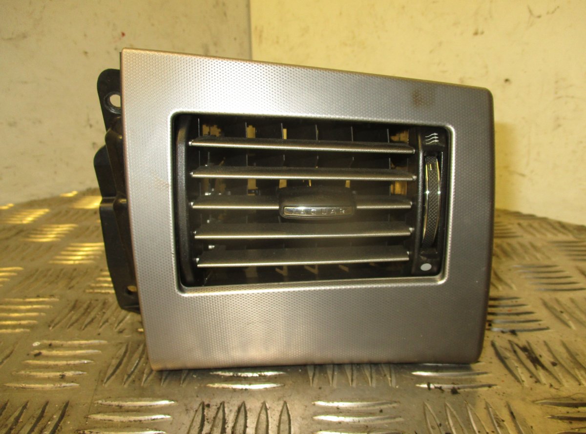 Jaguar XF Air Vent front right JAGUAR XF (X250, CC9) (2008-2015) Air Vent fron...