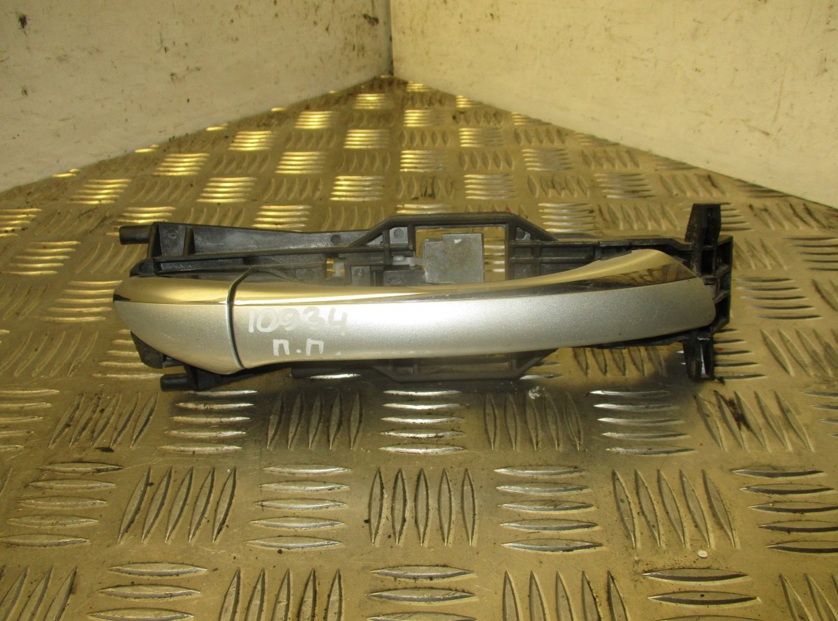 Mercedes-Benz CLS (C219) Door Handle Exterior Front Right MERCEDES-BENZ CLS (C219) (2004-2010) Door Handl...