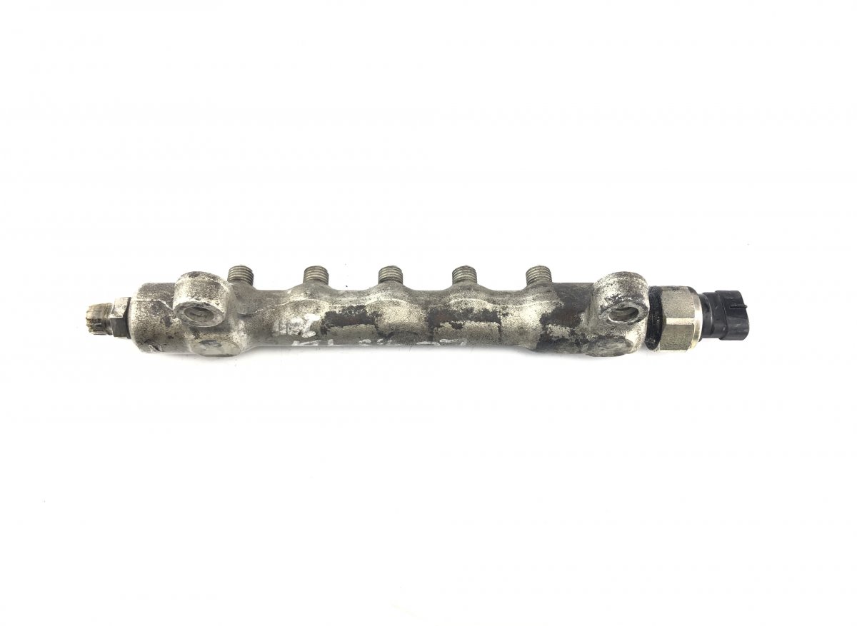 Toyota Land Cruiser 150 Fuel Distributor / fuel rail Fuel distributor / fuel rail — TOYOTA LAND CRUI...