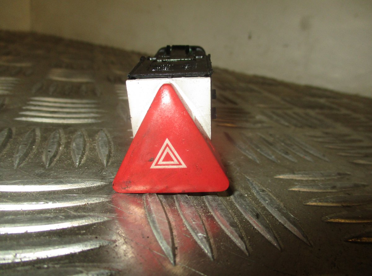 Volkswagen EOS Hazard switch VW EOS (1F7, 1F8) (2006-2015) Hazard switch 1Q0...