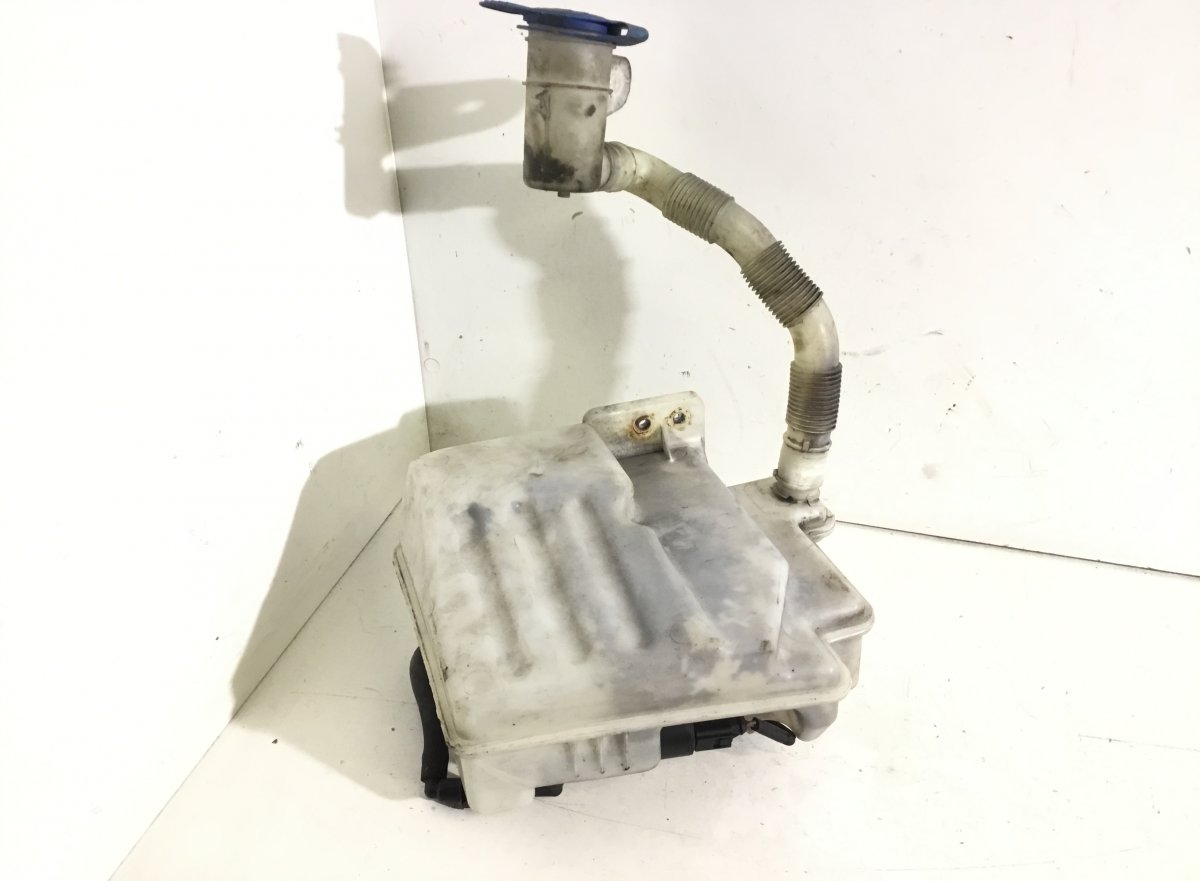 Volkswagen EOS Windscreen washer reservoir Windscreen washer reservoir — VW EOS (1F7, 1F8)...