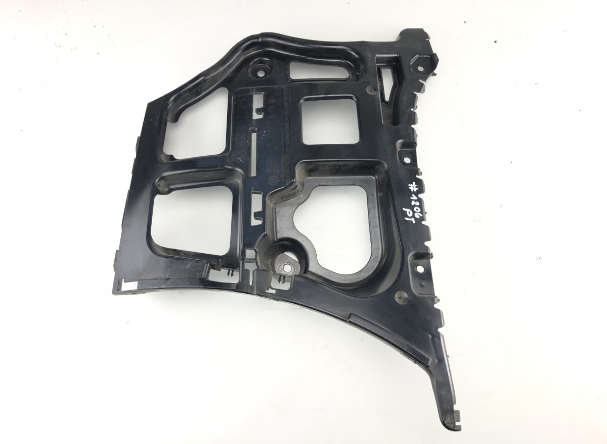 BMW 3 (E90 / E91 / E92 / E93) Rear bumper Carrier holder on fender right BMW 3 (E90, E91, E92, E93) (2005-2011) Rear bum...