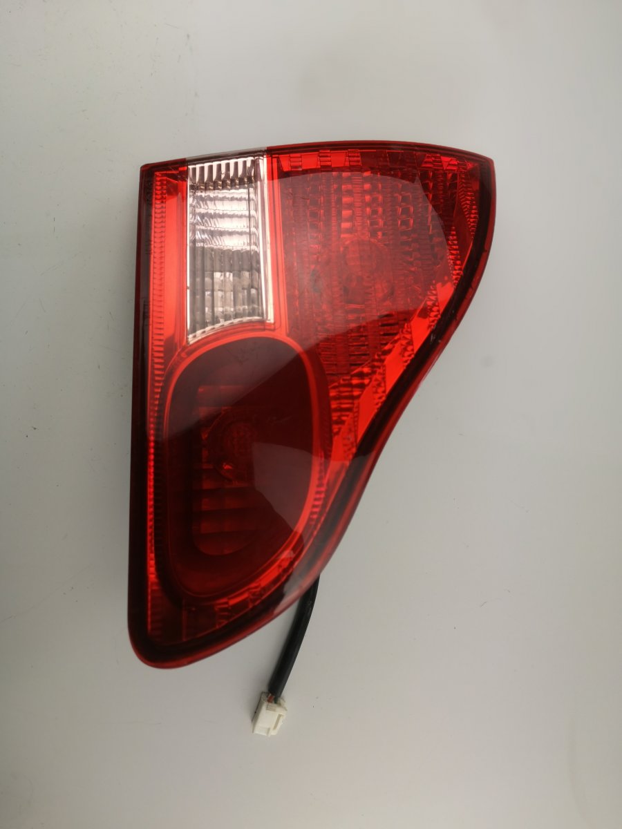 Toyota Avensis Verso Inner tail light, left TOYOTA AVENSIS VERSO (XM20) (2001-2009) Inner t...