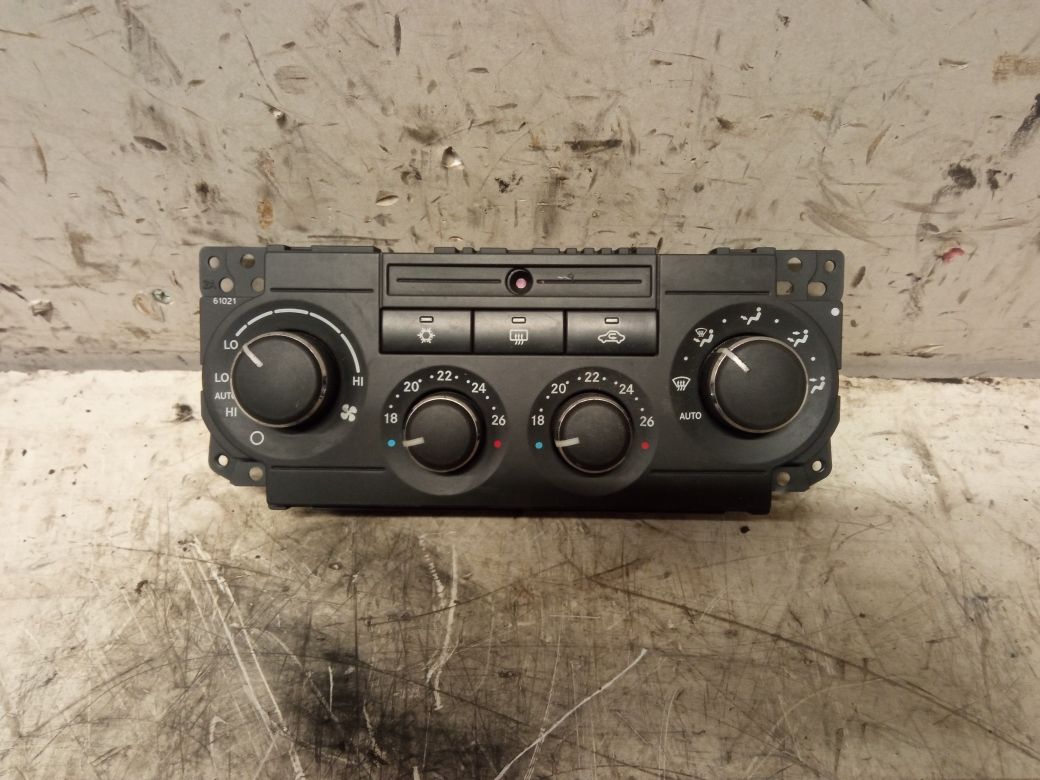 Jeep Grand Cherokee (WK) Heater control panel Heater control panel — JEEP GRAND CHEROKEE III ...