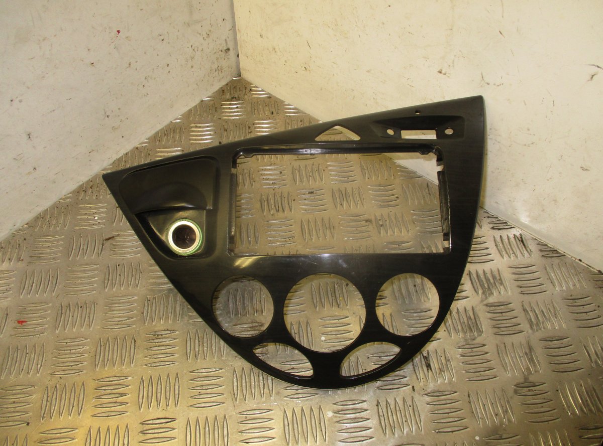 Ford Focus Radio mounting frame FORD FOCUS I (1998-2007) Radio mounting frame Y...