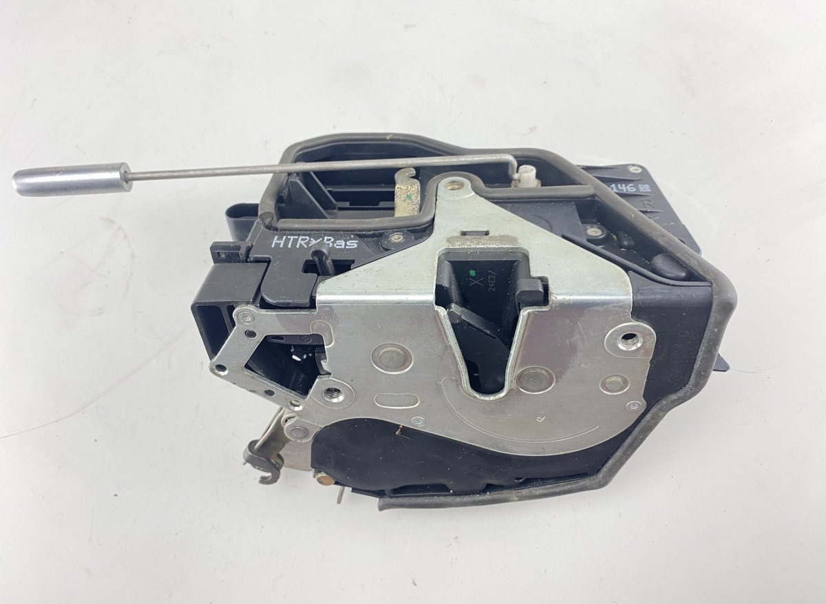 BMW 7 (E65 / E66 / E67 / E68) Door lock — rear right Door lock — rear right — BMW 7 (E65, E66) (2001...