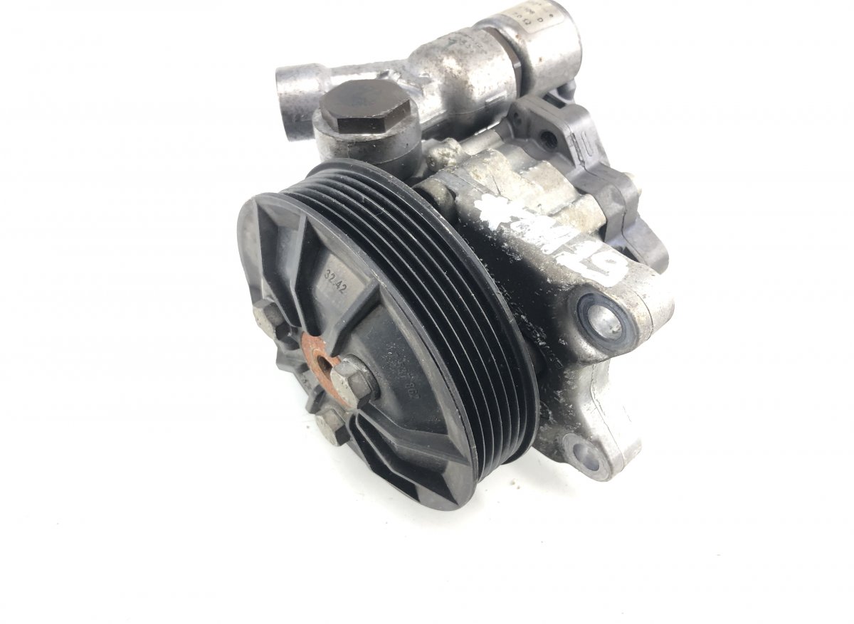 BMW 5 (E60 / E61) power steering pump BMW 5 (E60, E61) (2003-2010) Power steering pum...