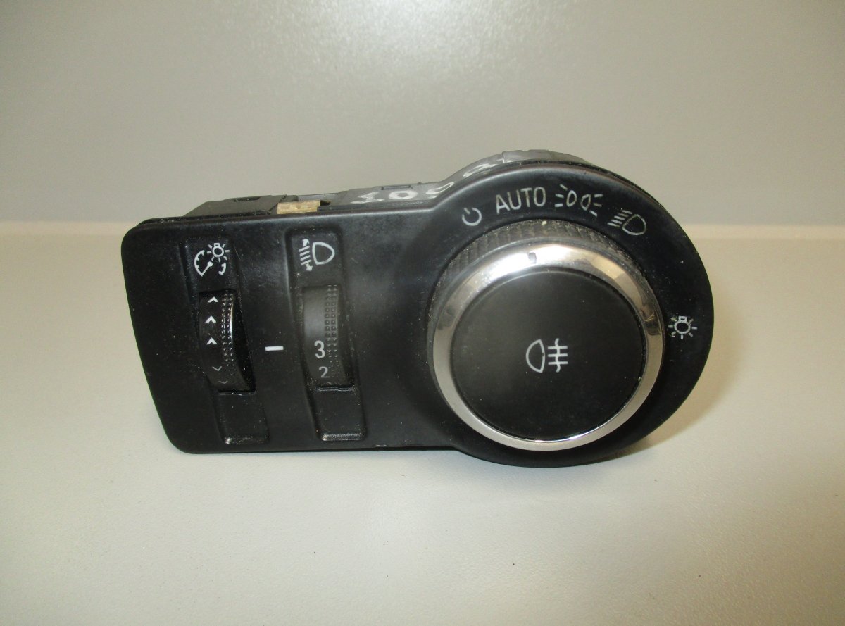 Opel Insignia (A) Headlight Switch