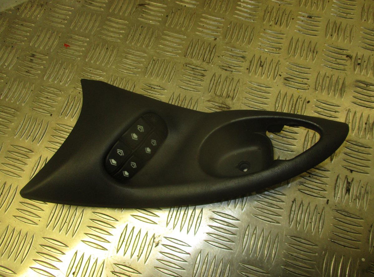 Ford Focus Main windows switch