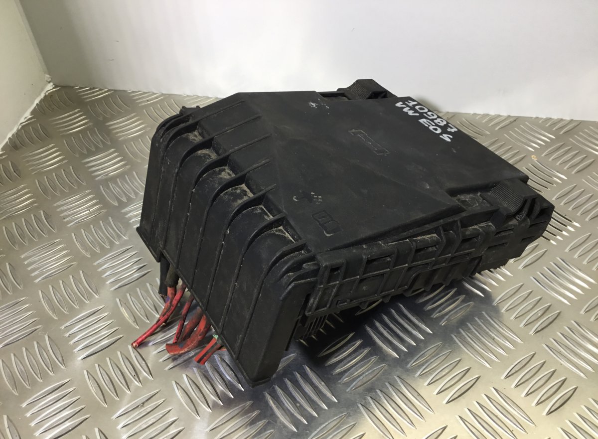 Volkswagen EOS Fuse box Fuse box — VW EOS (1F7, 1F8) (2006-2015) — 1K09...