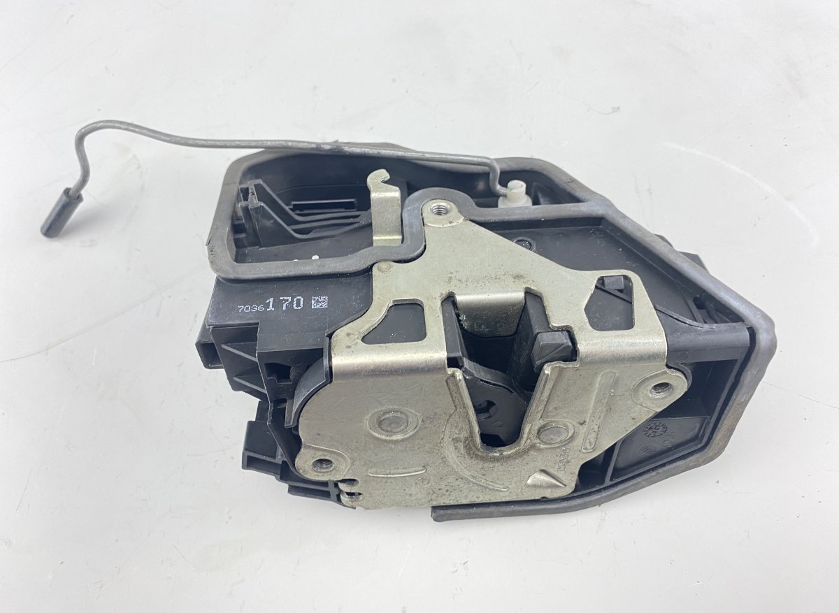 BMW 5 (E39) Door Lock Front Right BMW 5 (E60, E61) (2003-2010) Door Lock Front Ri...