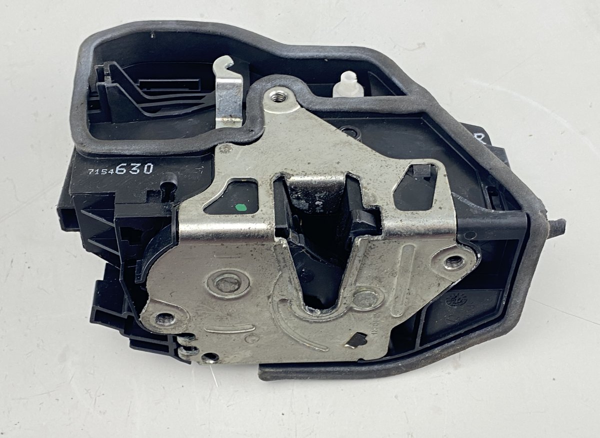 BMW 5 (E39) Door Lock Rear Right BMW 5 (E60, E61) (2003-2010) Door Lock Rear Rig...