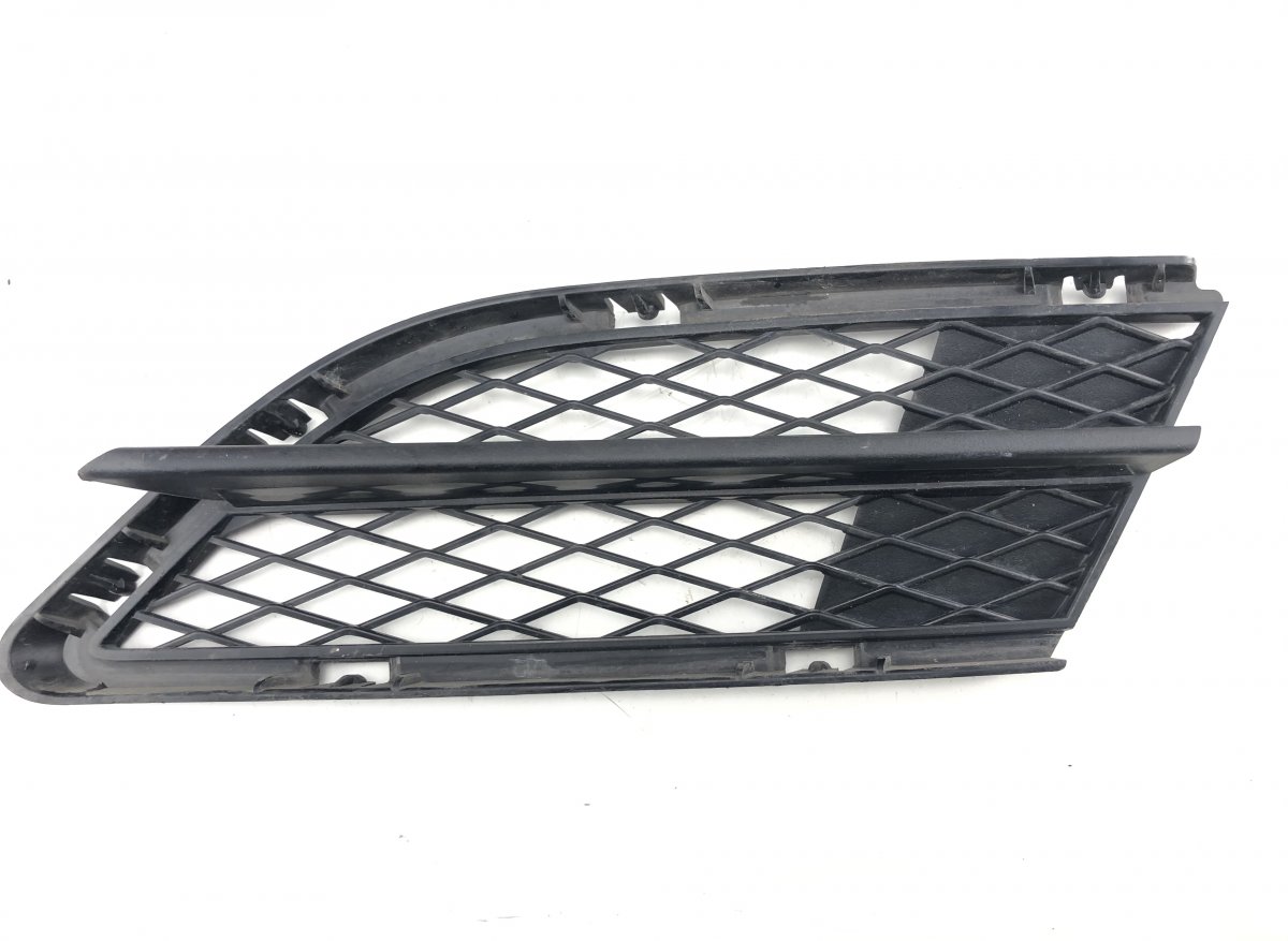 BMW 3 (E90 / E91 / E92 / E93) Front Bumper Grille Left BMW 3 (E90, E91, E92, E93) (2005-2011) Front Bu...