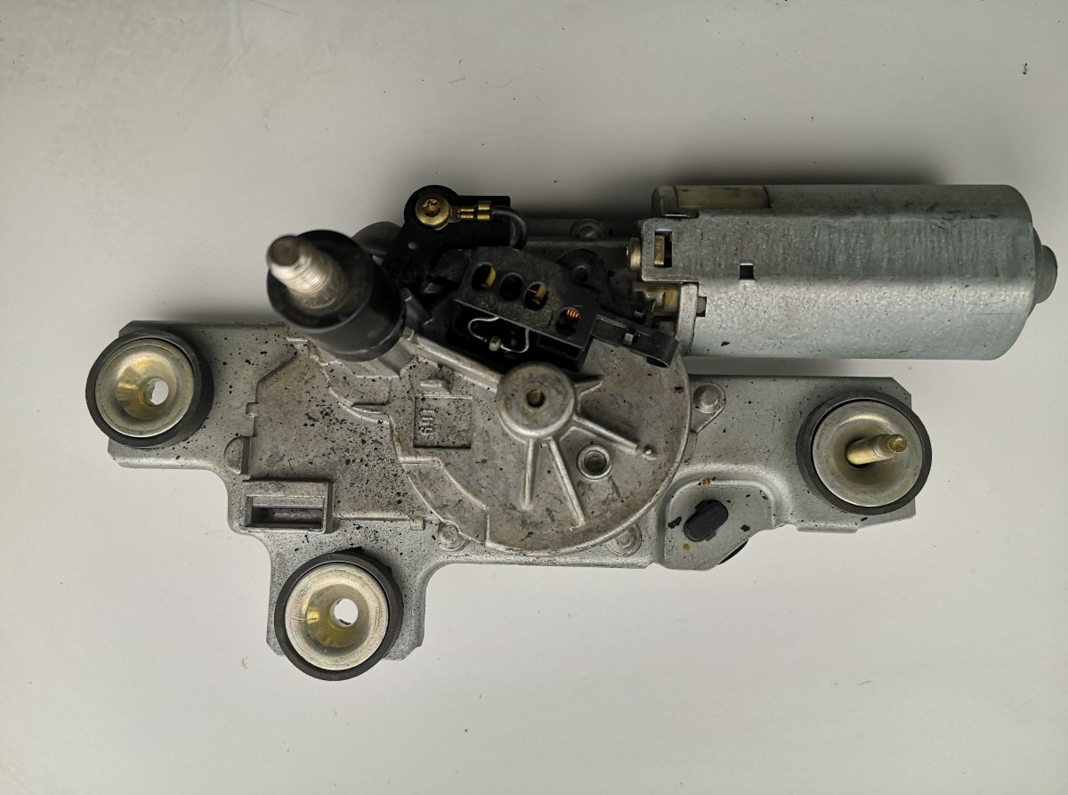 Ford Mondeo Мотор стеклоочистителя Tailgate wiper motor — FORD MONDEO Mk III (2000...