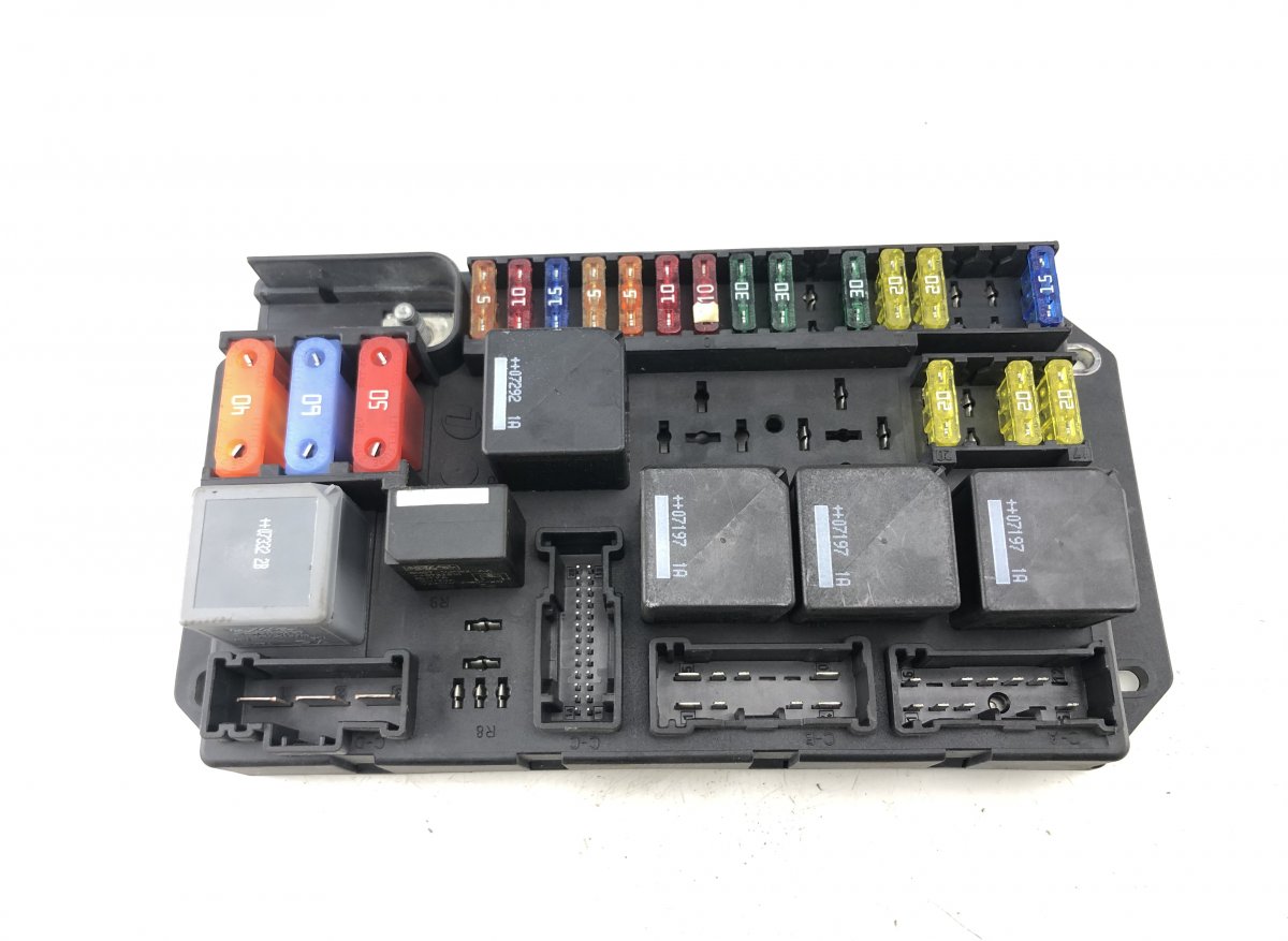 Land Rover Range Rover Fuse box Fuse box — LAND ROVER RANGE ROVER III (LM) (200...