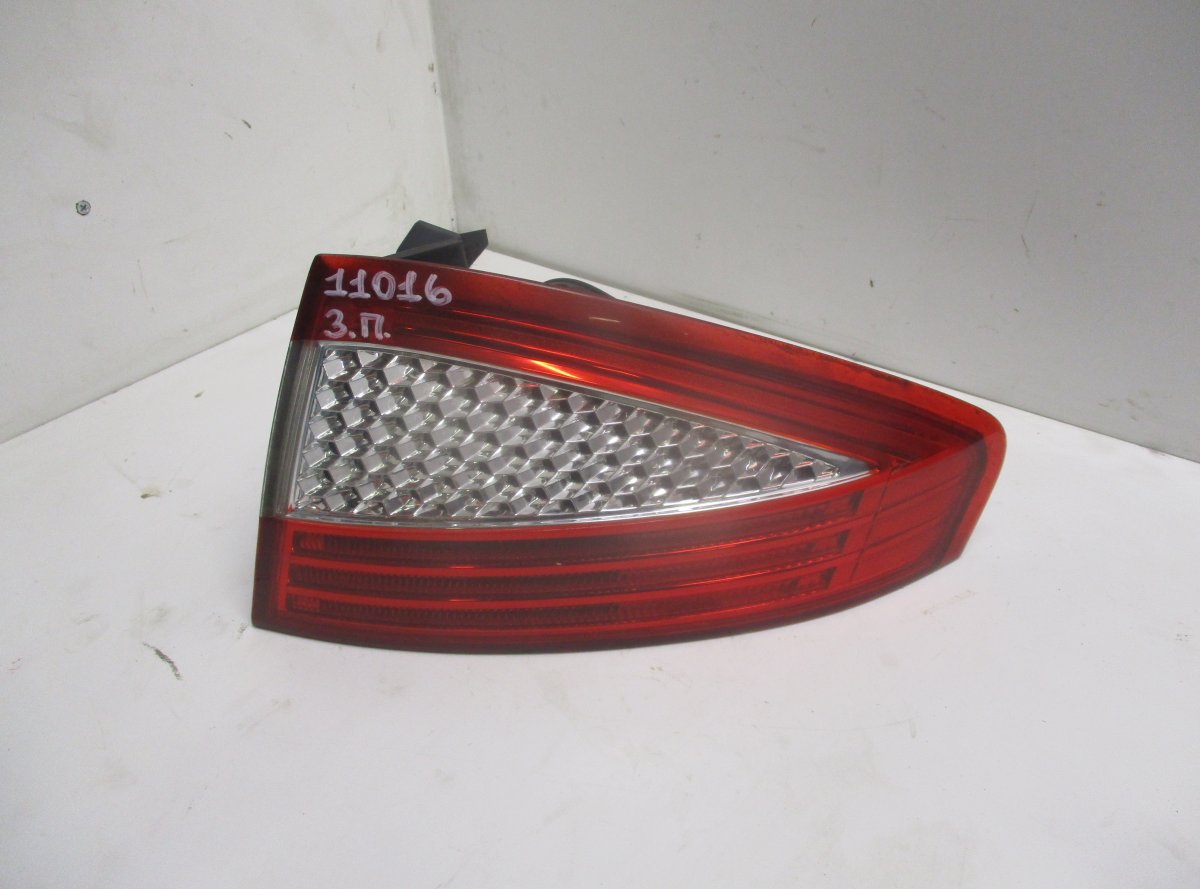 Ford Mondeo Right Rear Light Right rear light — FORD MONDEO Mk IV (BA7) (200...