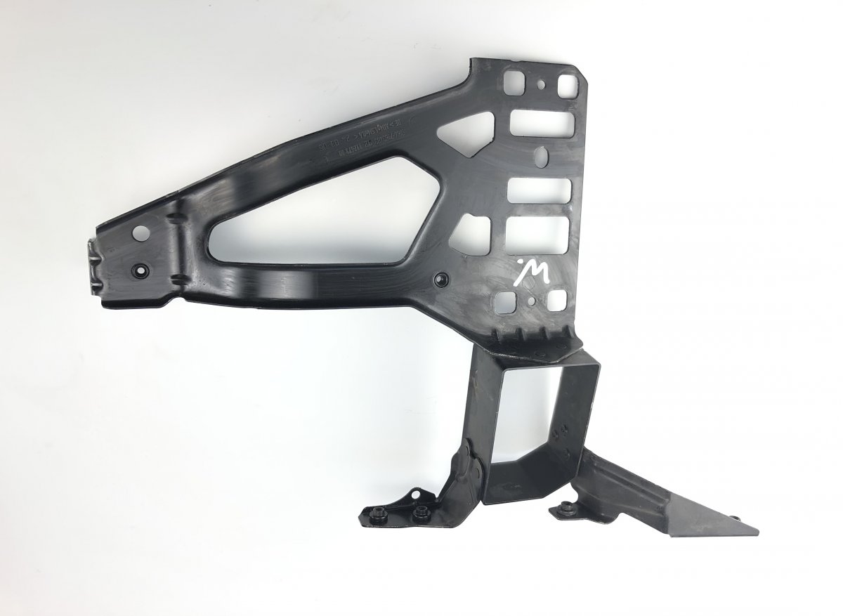 BMW 5 (E60 / E61) Front Bumper beam holder left BMW 5 (E60, E61) (2003-2010) Front Bumper beam ...