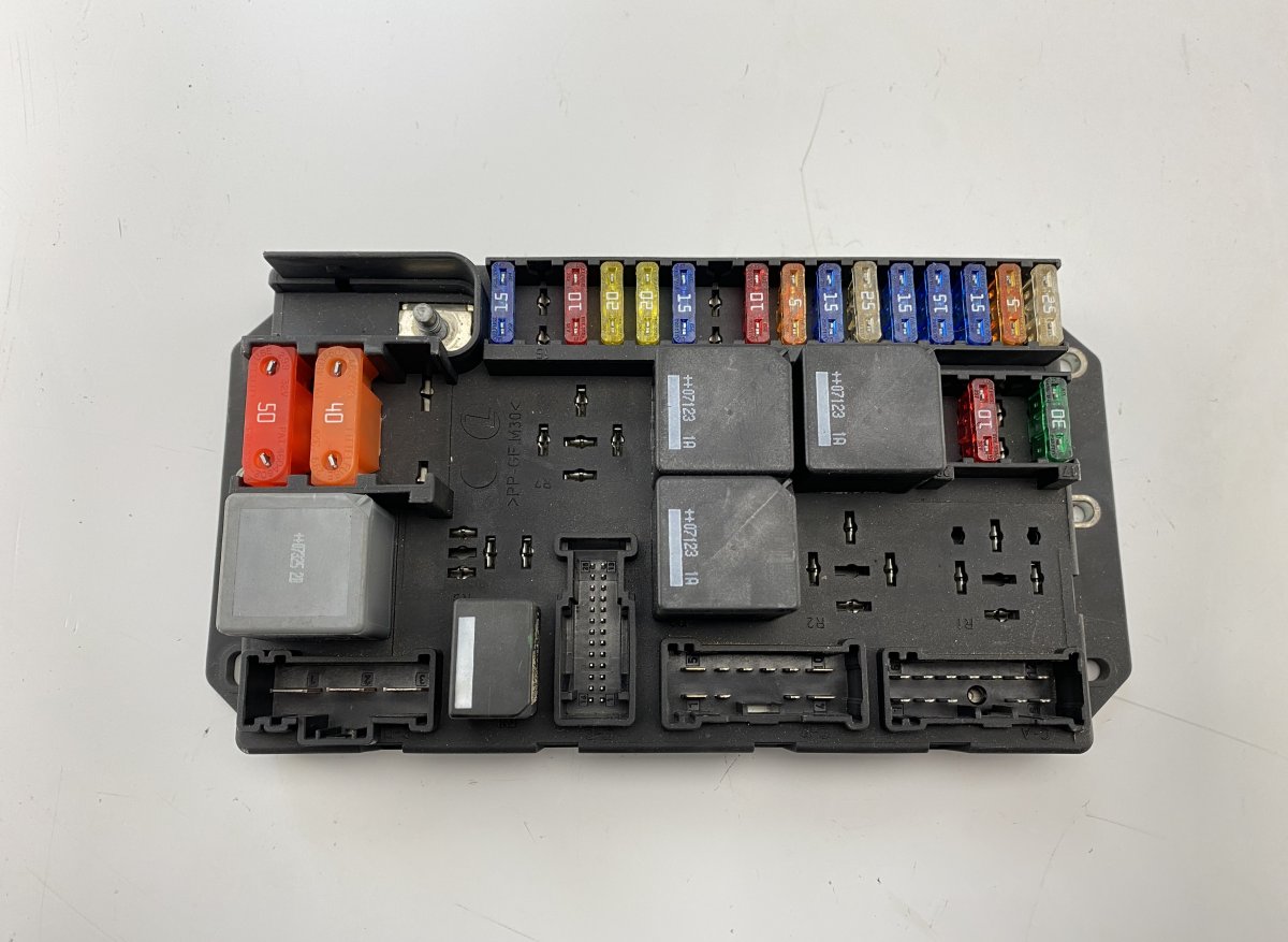 Land Rover Range Rover Fuse box LAND ROVER RANGE ROVER III (LM) (2002-2012) Fus...