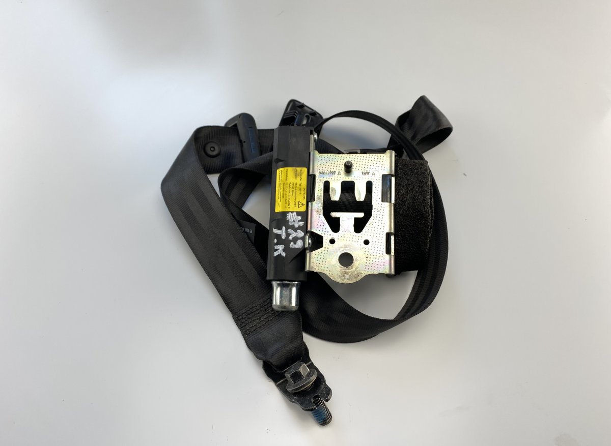 Volvo S60 Seat Belt Rear Center Seat Belt Rear Center — VOLVO S60 II / V60 I (2...