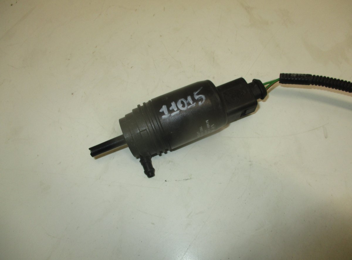 Volkswagen EOS Washer pump Windscreen VW EOS (1F7, 1F8) (2006-2015) Washer pump Winds...
