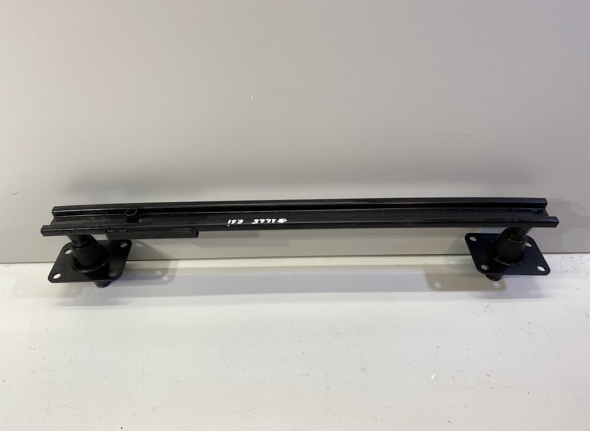Peugeot 3008 передний бампер, штифт PEUGEOT 3008 I (T84) (2009-2016) Front Bumper B...