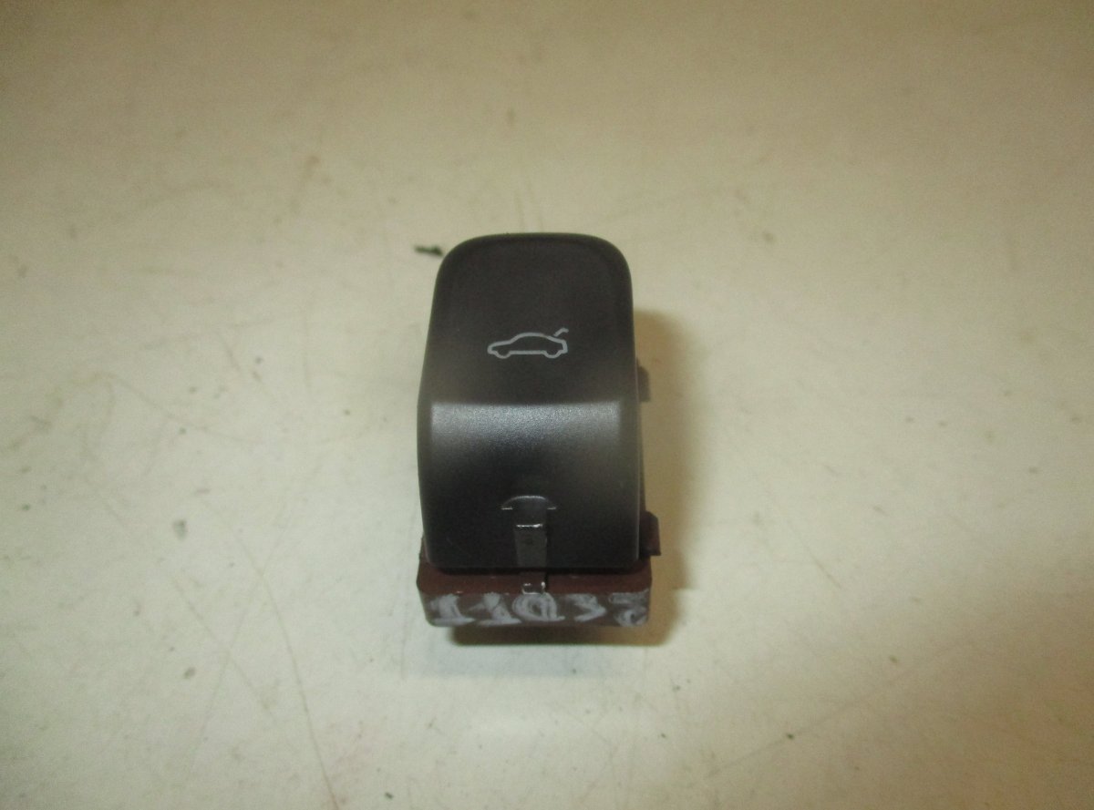 Audi A4 (B8) Bootlid / tailgate Open Switch AUDI A4 / A4 ALLROAD (B8) (2007-2015) Bootlid /...