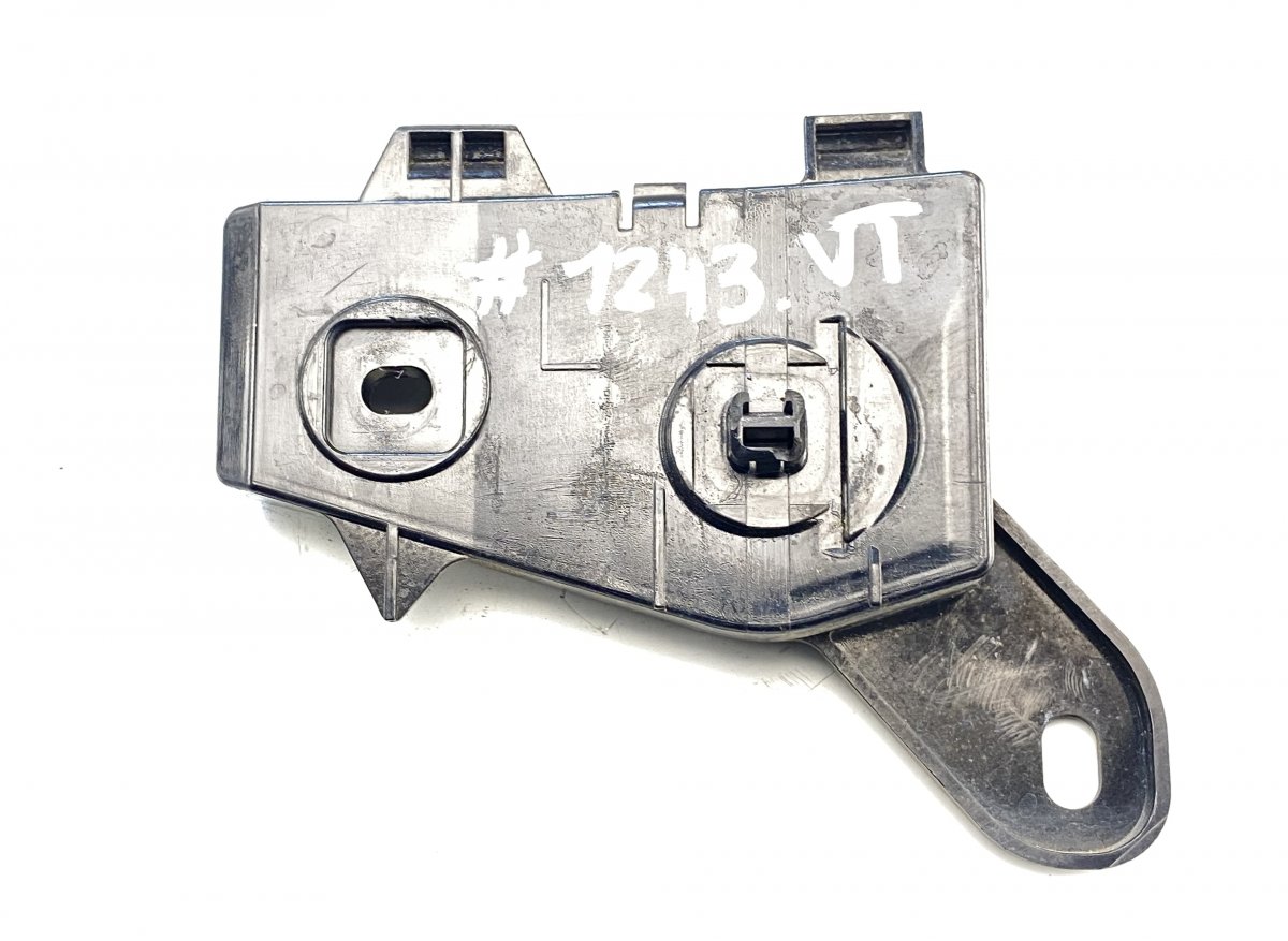 Rear bumper Carrier holder on fender left Brand/Model: TOYOTA HARRIER
Year: 2007
Engine: ...