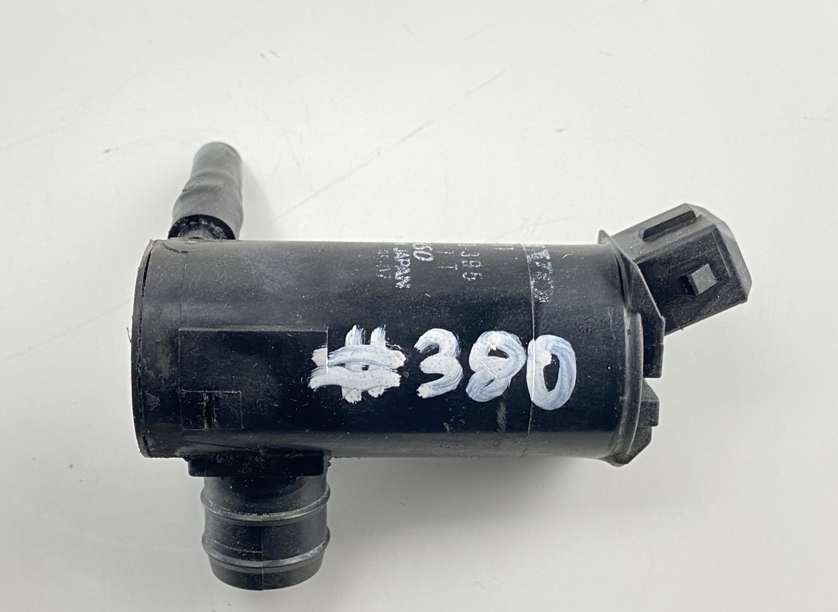 Volvo S80 Washer pump Windscreen VOLVO S80 I (TS, XY) (1998-2006) Washer pump Wi...