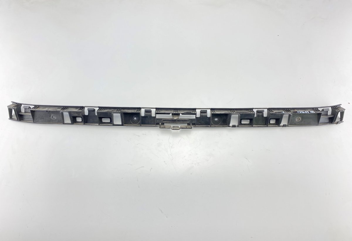 Volkswagen Jetta Rear bumper bracket, central