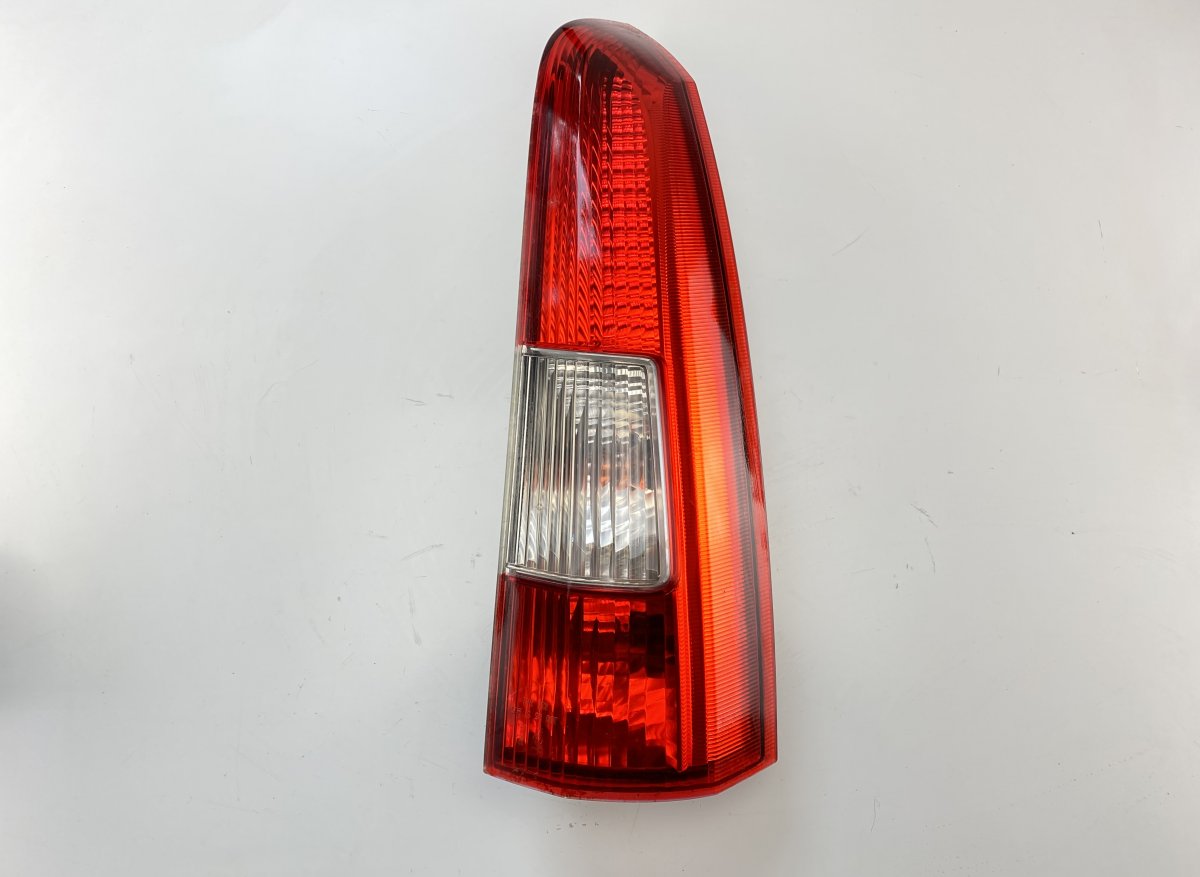 Volvo V70 Tail light, right VOLVO V70 II / XC70 I (P80) (2000-2007) Tail li...