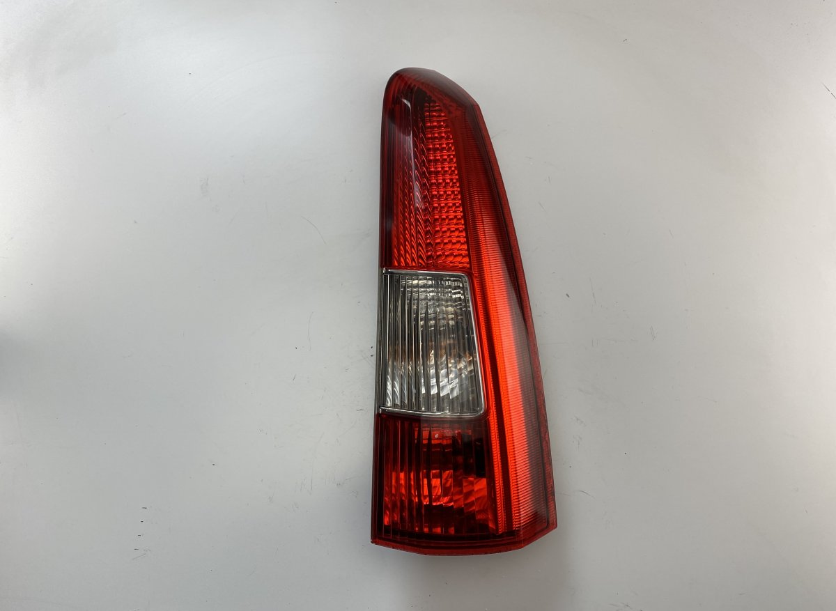 Volvo V70 Tail light, right VOLVO V70 II / XC70 I (P80) (2000-2007) Tail li...