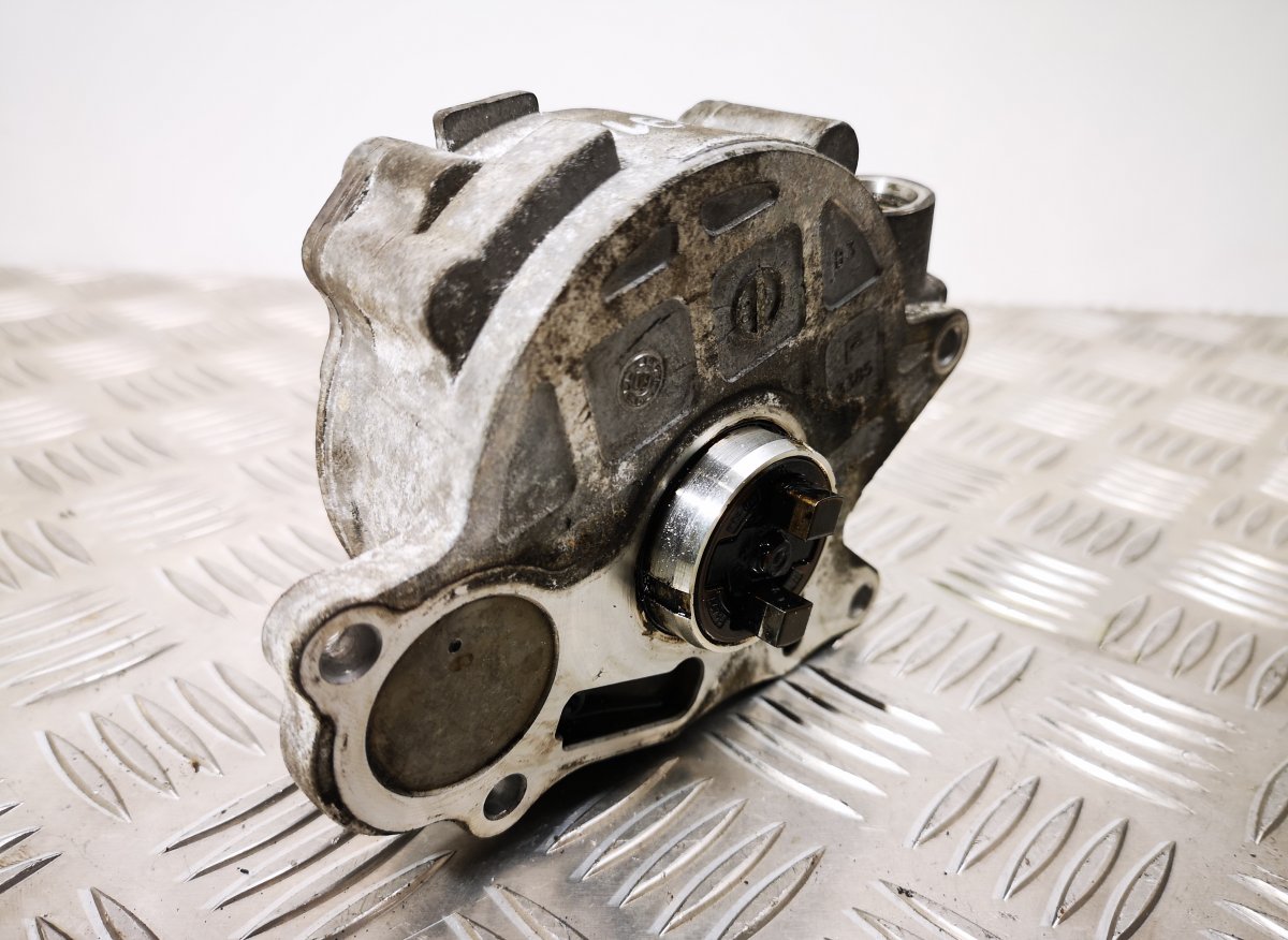 Volkswagen Passat (B7) Vacuum Pump, engine VW PASSAT B6 (3C) (2005-2010) Vacuum Pump, engi...